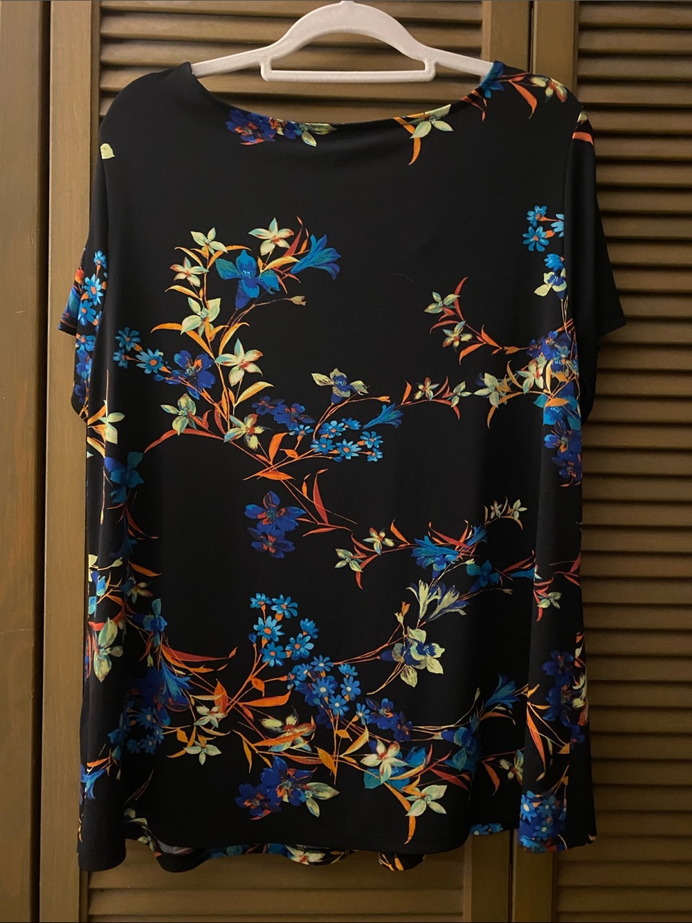 Worthington Black Floral Scoop Neck Short Sleeve Top - Picture 3 of 3